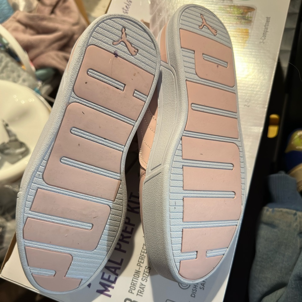 PUMA SHOES WOMENS 8 BRAND NEW NEVER WORN - Picture 3 of 4